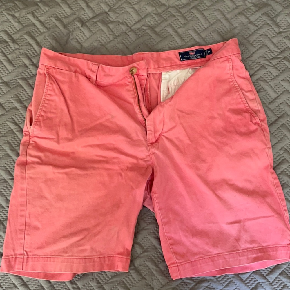 Great pair of vineyard vines shorts - like new condition